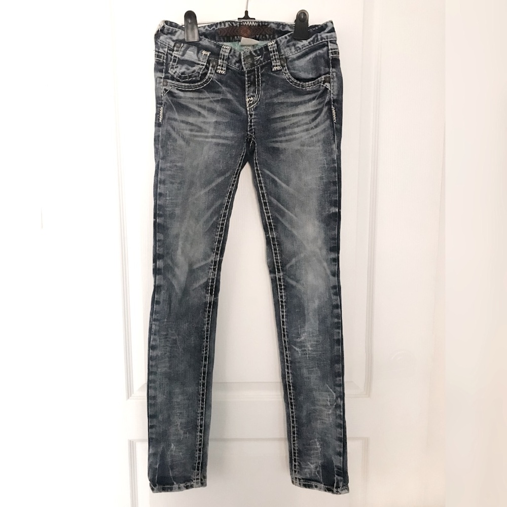 Denim jeans with thick stitch